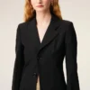 Manteau ajusté à simple boutonnage en laine vierge noire
