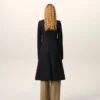 Manteau ajusté à simple boutonnage en laine vierge noire