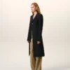 Manteau ajusté à simple boutonnage en laine vierge noire