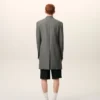Manteau droit en laine vierge grise à simple boutonnage