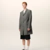 Manteau droit en laine vierge grise à simple boutonnage