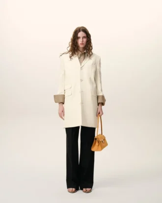 Manteau droit simple boutonnage en laine vierge blanche