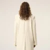 Manteau droit simple boutonnage en laine vierge blanche
