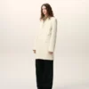 Manteau droit simple boutonnage en laine vierge blanche