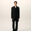 Manteau droit simple en laine vierge noire