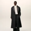 Manteau long noir en laine smockée à double boutonnage