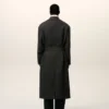 Manteau long noir en laine smockée à double boutonnage