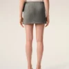 Mini-jupe à ceinture à grande boucle en cuir de chèvre gris