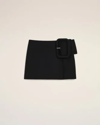 Mini-jupe en laine vierge noire avec ceinture à grande boucle