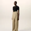 Pantalon beige en laine vierge à taille haute et jambes larges