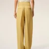 Pantalon jaune en laine vierge avec ceinture enveloppante