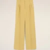 Pantalon large taille basse en laine vierge jaune