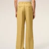 Pantalon large taille basse en laine vierge jaune