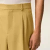 Pantalon large taille basse en laine vierge jaune