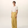 Pantalon large taille basse en laine vierge jaune