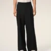 Pantalon large taille basse en laine vierge noire