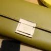 Pochette Mimi en cuir de vachette vert