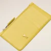 Porte-cartes Ami de Coeur en cuir de vachette jaune avec fermeture à glissière