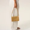 Portefeuille Voulez-Vous en cuir de vachette jaune avec lanière