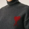 Pull à col cheminée en laine grise avec motif Ami de Coeur contrasté