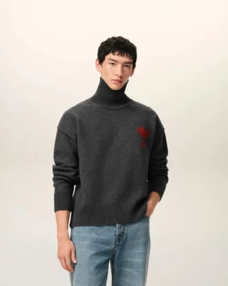 Pull à col cheminée en laine grise avec motif Ami de Coeur contrasté