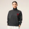 Pull à col cheminée en laine grise avec motif Ami de Coeur contrasté