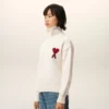 Pull à col cheminée en laine naturelle avec motif Ami de Coeur contrasté