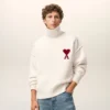 Pull à col cheminée en laine naturelle avec motif Ami de Coeur contrasté