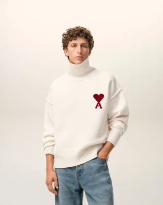 Pull à col cheminée en laine naturelle avec motif Ami de Coeur contrasté