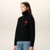 Pull à col cheminée en laine noire avec motif « Ami de Coeur » contrasté