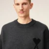 Pull à col rond Ami de Coeur en laine grise