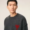 Pull à col rond en laine grise avec motif Ami de Coeur contrasté