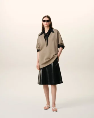 Pull à manches courtes en laine beige, col en V