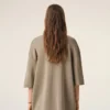 Pull à manches courtes en laine beige, col en V