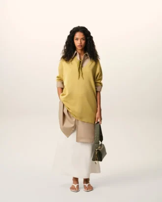 Pull à manches courtes et col en V en laine jaune
