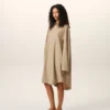 Robe chemise ample Ami de Coeur en laine vierge beige