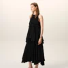 Robe longue noire en soie mélangée à volants