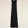 Robe longue sans manches en satin noir