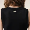 Robe longue sans manches en satin noir