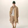 Trench-coat beige en sergé de coton déperlant avec ceinture