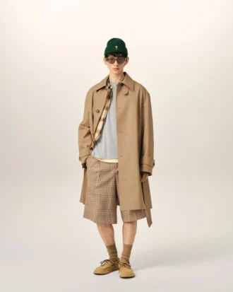 Trench-coat beige en sergé de coton déperlant avec ceinture