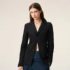Veste ajustée à simple boutonnage en laine vierge noire